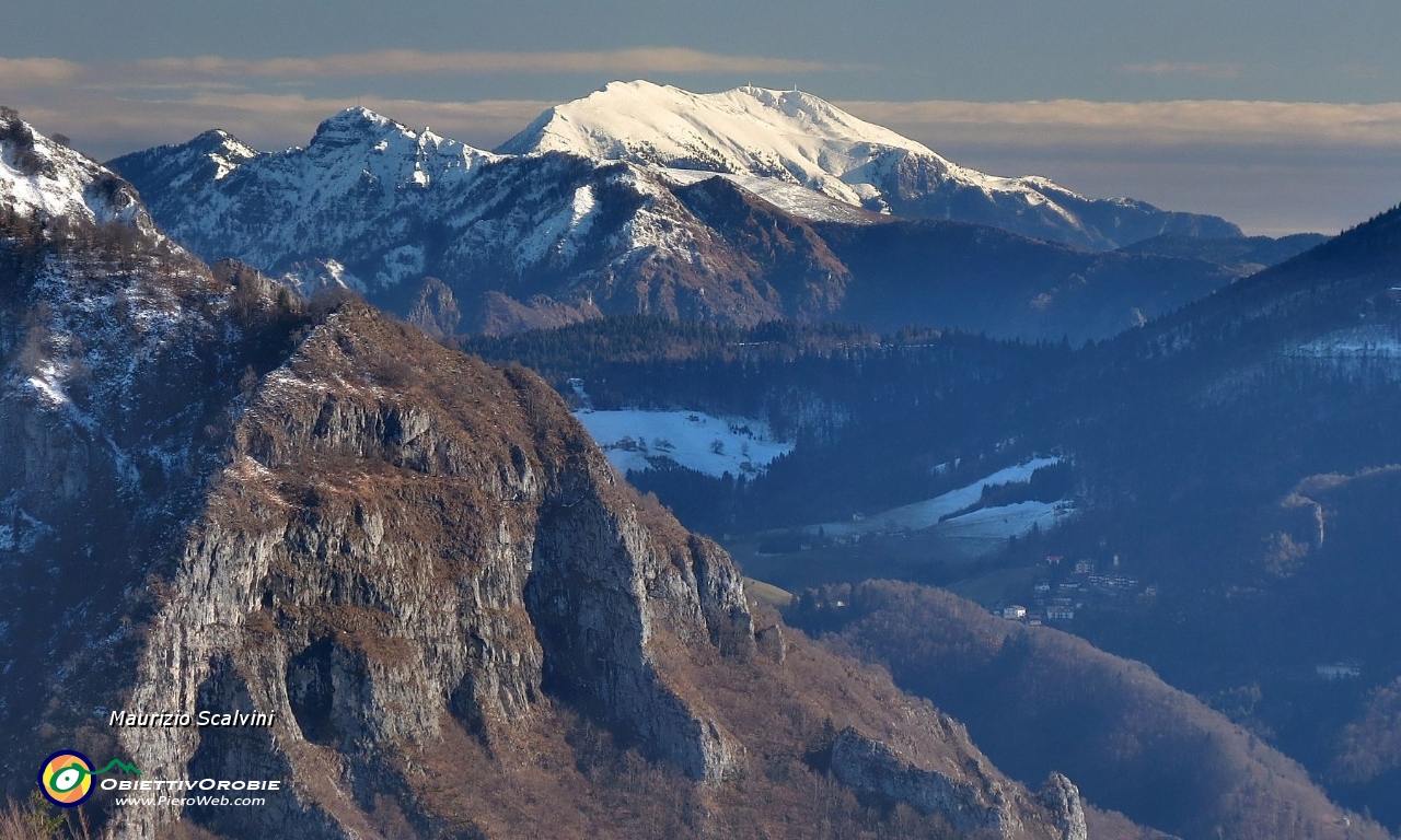 28 Panorama verso  Pizzo Formico e Monte Guglielmo....JPG